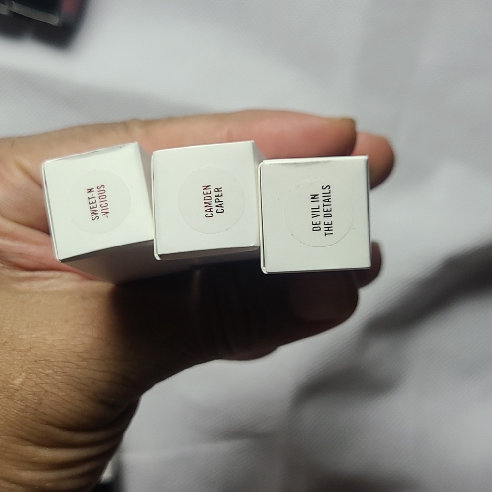 Disney MAC Cruella Collection #1 - Picture 3 of 5